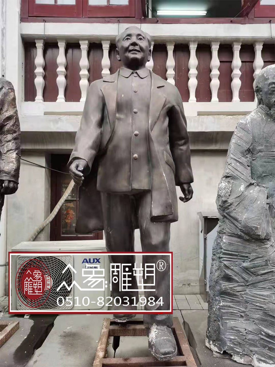 玻璃鋼仿銅 人物雕塑1-1.jpg